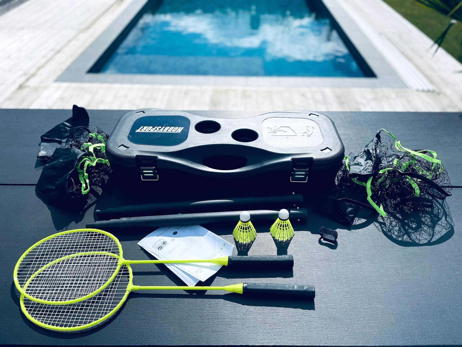 Indhold i Hobbysport badmintonnet til haven på bord